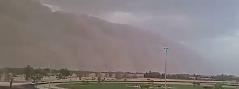 impressive-sandstorm-sweeps-through-saudi-arabia