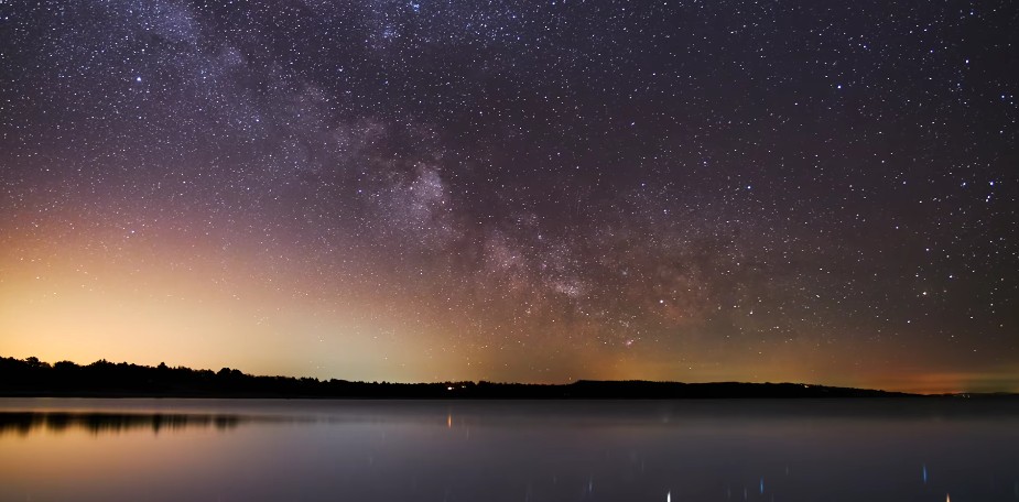 Spring night sky phenomena in 4K (UHD)