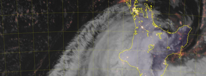 Ex-cyclone “Cook” slams into New Zealand, thousands without power