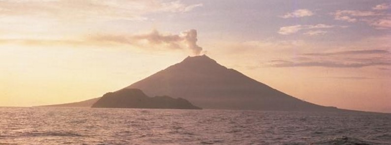 manam-volcano-eruption-forces-evacuations-papua-new-guinea