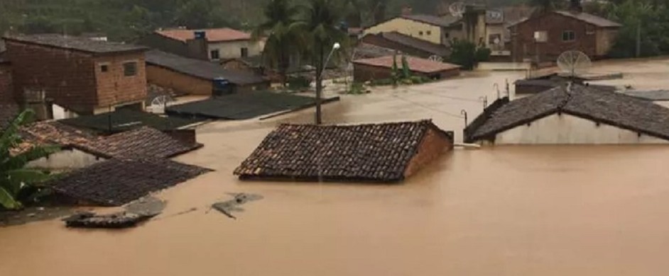 8 dead, more than 30 000 evacuated as severe floods and landslides hit Brazil