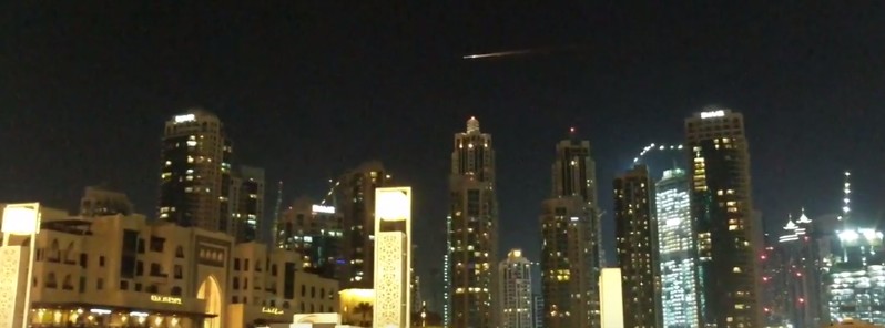 Impressive reentry of Russian SL-4 rocket body over Dubai, UAE