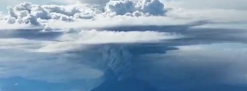 Agung eruption shifts to magmatic, alert level at highest, lahars, 100 000 evacuating