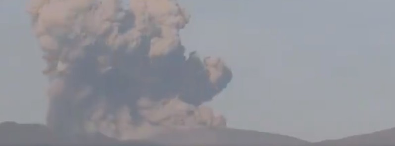 Explosions at Shinmoedake volcano, first pyroclastic flow, Japan