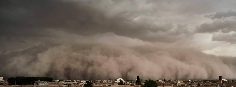 Major dust storm sweeps over Yazd province, Iran