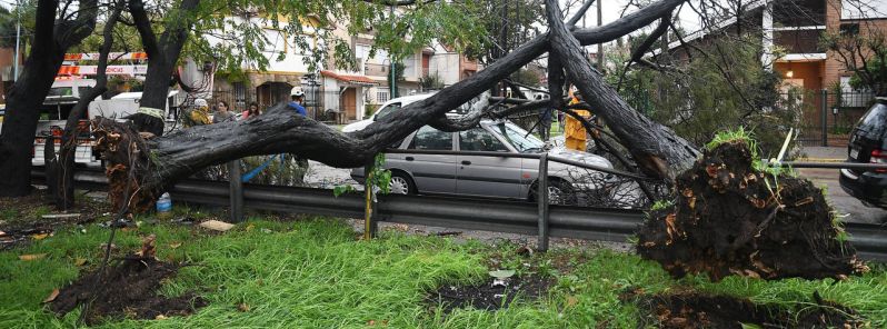 Severe storm hits Buenos Aires, leaves two dead and 100 000 homes without power, Argentina