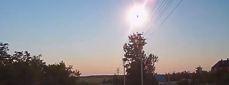 very-bright-daylight-fireball-explodes-over-russia-meteorites-possible