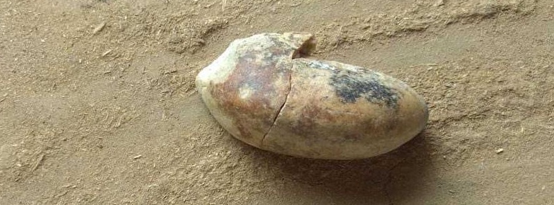 2-suspected-meteorites-found-after-loud-boom-in-uttar-pradesh-india