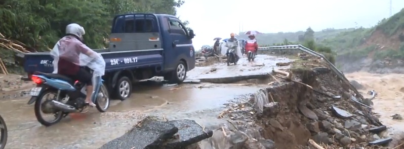 deadly-floods-and-landslides-destroy-hundreds-of-homes-vietnam
