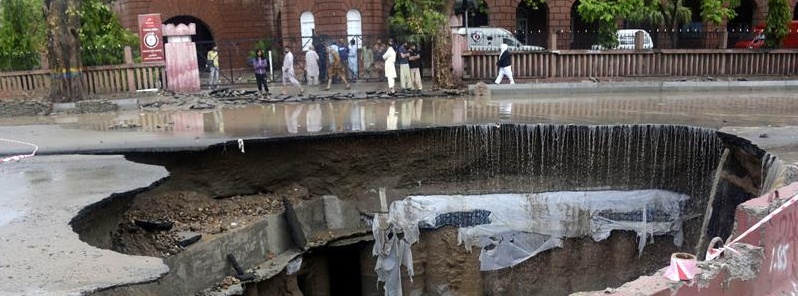 record-breaking-rain-hits-lahore-leaving-most-of-it-under-water-and-without-power-pakistan