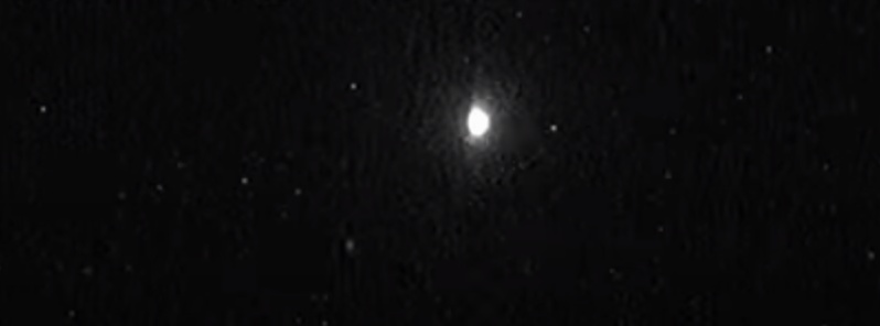 bright-meteor-streaks-across-the-night-sky-over-spain