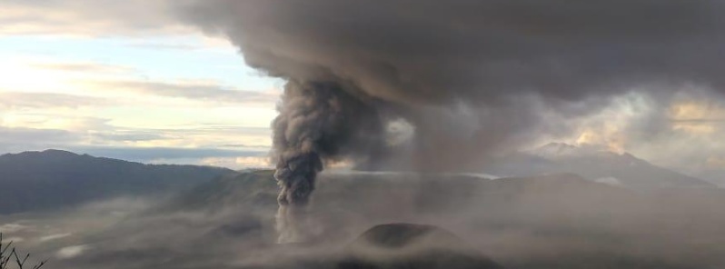 Eruption continues at Bromo volcano, Malang airport remains in operation, Indonesia