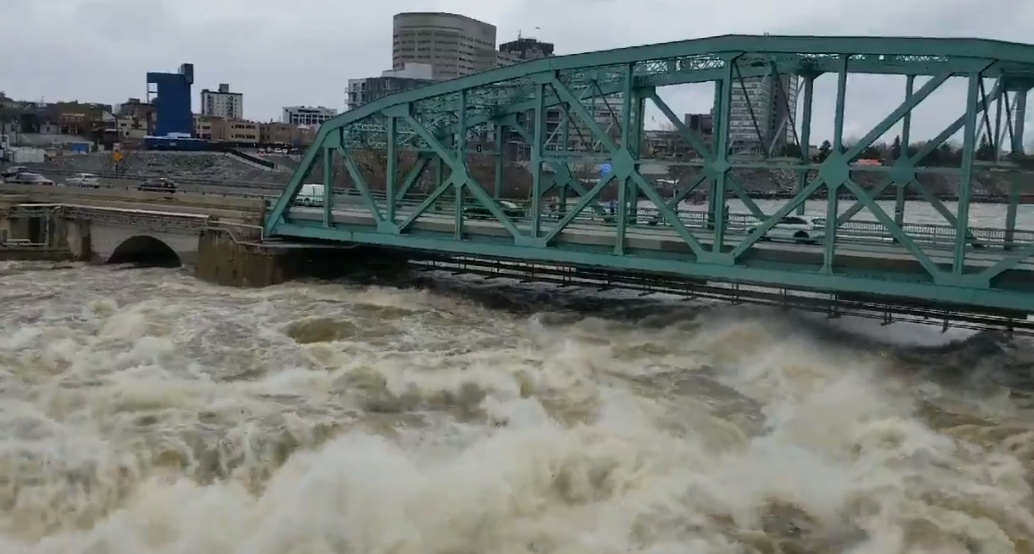 Massive floods hit Ottawa – breaking all-time high water records, Canada