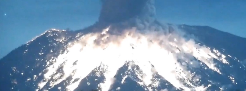 Amazing view of new eruption at Agung volcano, Indonesia
