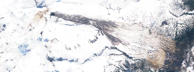 large-landslide-on-the-flanks-of-iliamna-volcano-alaska