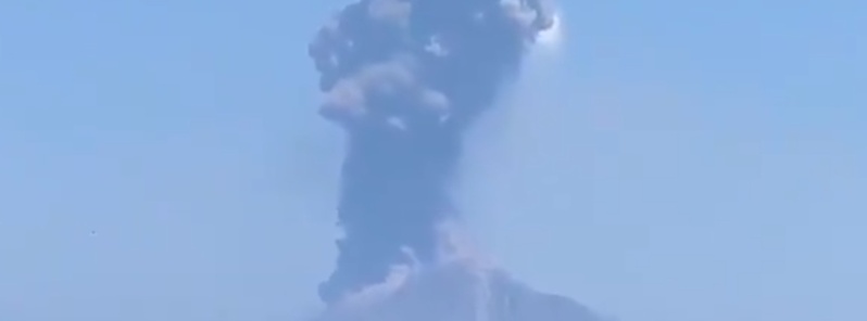 Major explosion at Stromboli volcano, Aviation Color Code Red, Italy