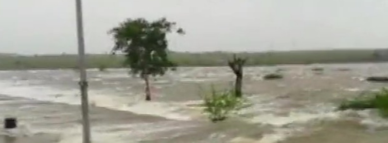 Over 300 trapped in a school after dam releases water causing floods in Rajasthan, India