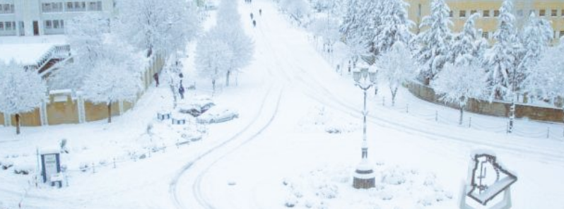 heavy-snowfall-blocks-multiple-major-roads-in-algeria