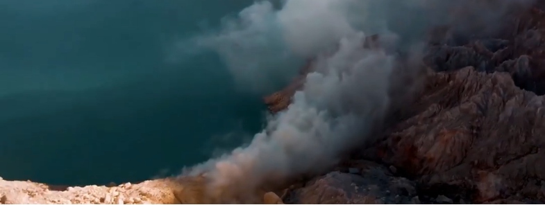 Drone films breathtaking descent into Ijen volcano, Indonesia