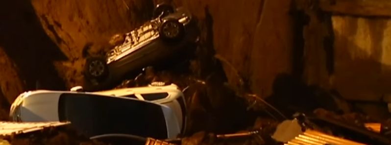 giant-hole-swallows-four-cars-after-a-landslide-in-brasilia-brazil
