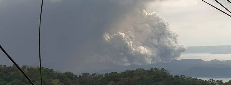 Powerful eruption at Taal volcano, volcanic ash to 16.7 km (55 000 feet) a.s.l., Philippines
