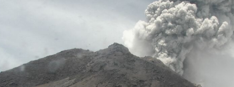 Strong eruption at Merapi volcano — ash to 7.8 km (25 500 feet) a.s.l., Aviation Color Code raised to Red, Indonesia