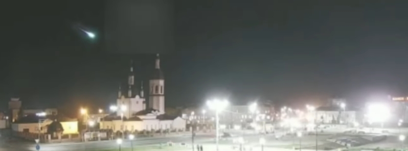 Very bright fireball streaks across the night sky over central Russia