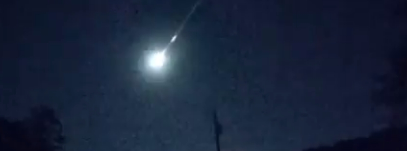 Brilliant fireball lights up midnight sky over southeast U.S.