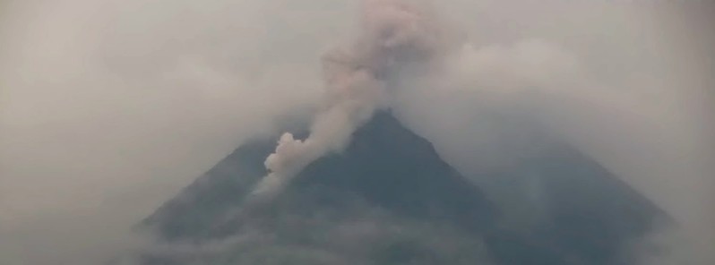 More than 500 evacuated after new eruption at Merapi volcano, Indonesia