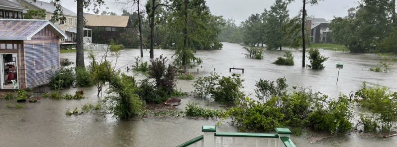 Severe storms lash Texas and Louisiana, flood emergency declared