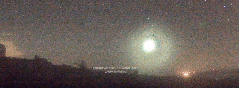 Very bright fireball over Almeria, Spain