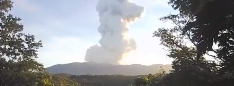 Powerful phreatic eruption at Rincon de la Vieja, Costa Rica