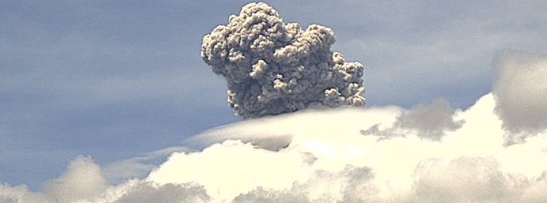 Strong explosions at Popocatepetl volcano, Mexico