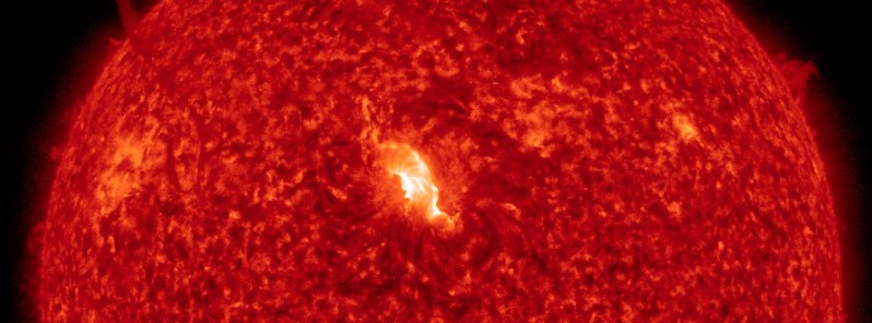 long-duration-m1-7-solar-flare-erupts-from-geoeffective-ar-2981