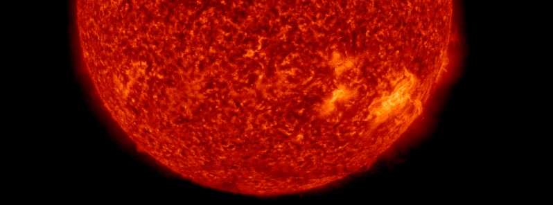 Moderately strong M1.5 solar flare erupts from AR 2887