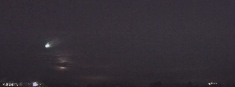 Bright fireball streaks through the night sky over Indiana, U.S.