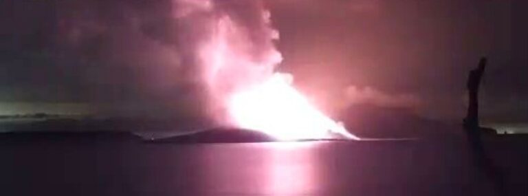 anak krakatau at 2025wib on April 24 2022 bg