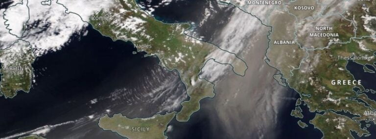 dust cloud italy se europe on april 24 2022 noaa-20 viirs