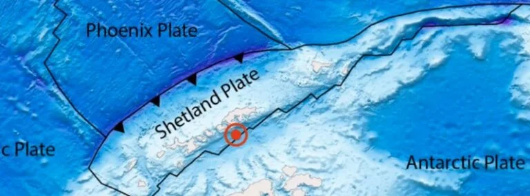 Massive earthquake swarm driven by magmatic intrusion at the Bransfield Strait, Antarctica