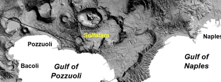 Magmatic degassing in Campi Flegrei in recent bradyseismic crises, Italy