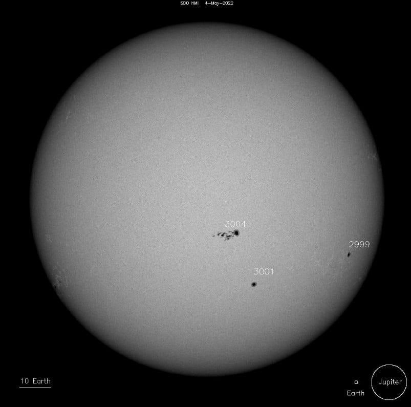 sdo hmi sunspots on may 4 2022