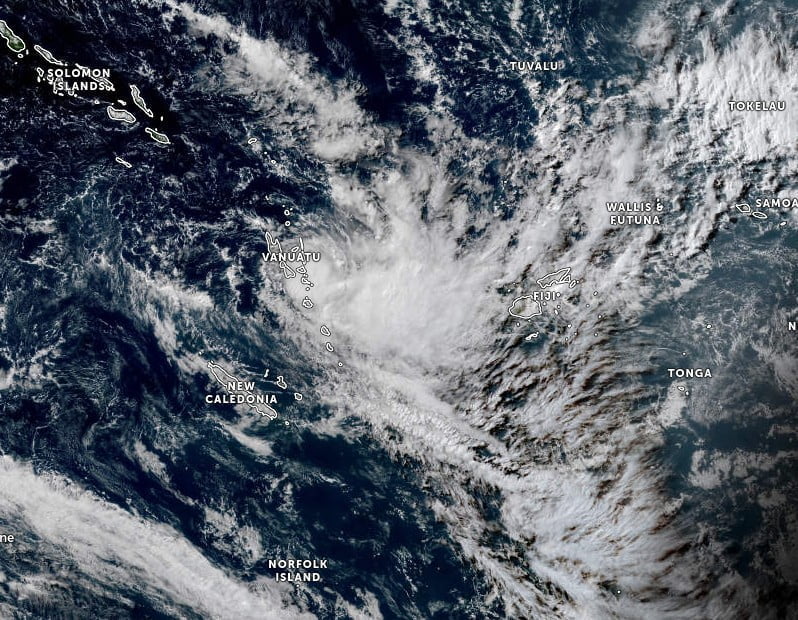 tropical cyclone gina at 0350z may 19 2022 himawari-8 bg