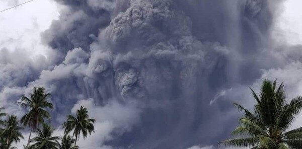 Powerful phreatic eruption at Bulusan volcano, Philippines
