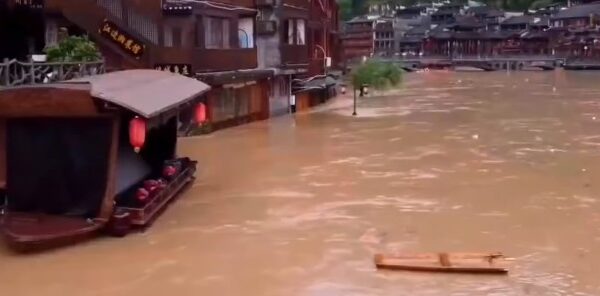 Floods and landslides claim at least 25 lives, affect more than 2.6 million people in southern China
