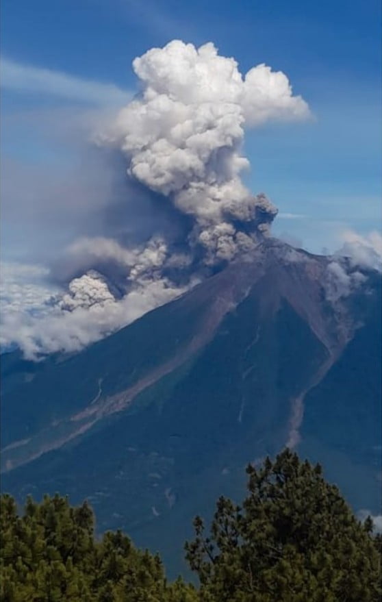 pyroclastic flow fuego volcano july 4 2022 bg2