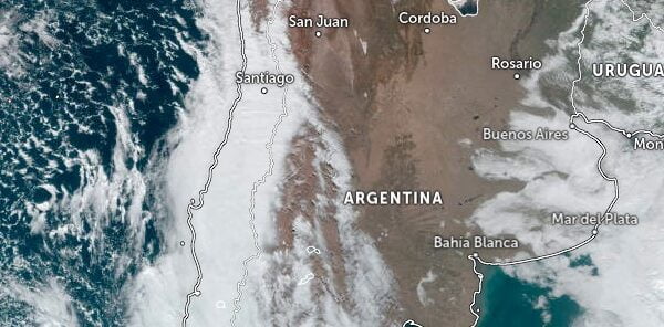 Powerful winter storm strands more than 400 people near the Argentina-Chile border