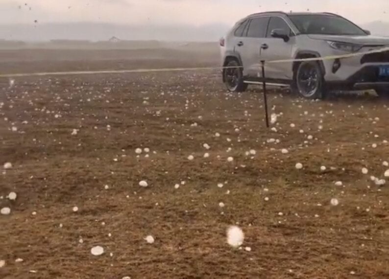 25 people injured and more than 700 cars damaged after sudden hailstorm hits Qinghai, China