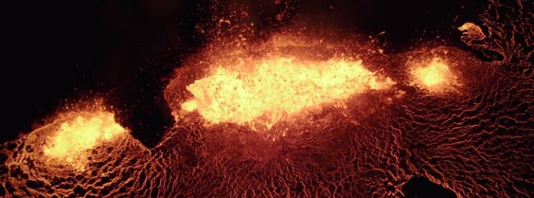 The new Meradalir eruption site at night, Iceland