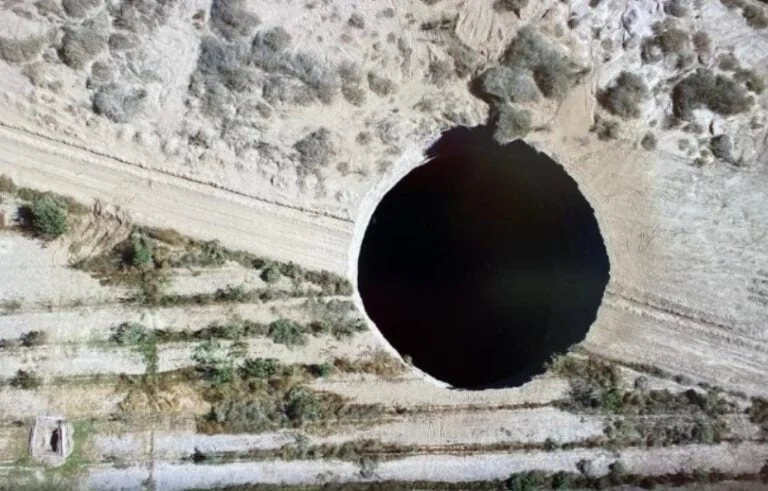 tierra amarilla atacama chile sinkhole august 2022