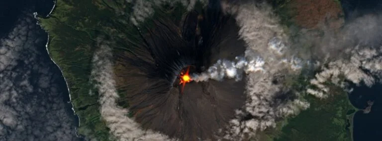 alaid volcano on september 27 2022 sentinel-2 f